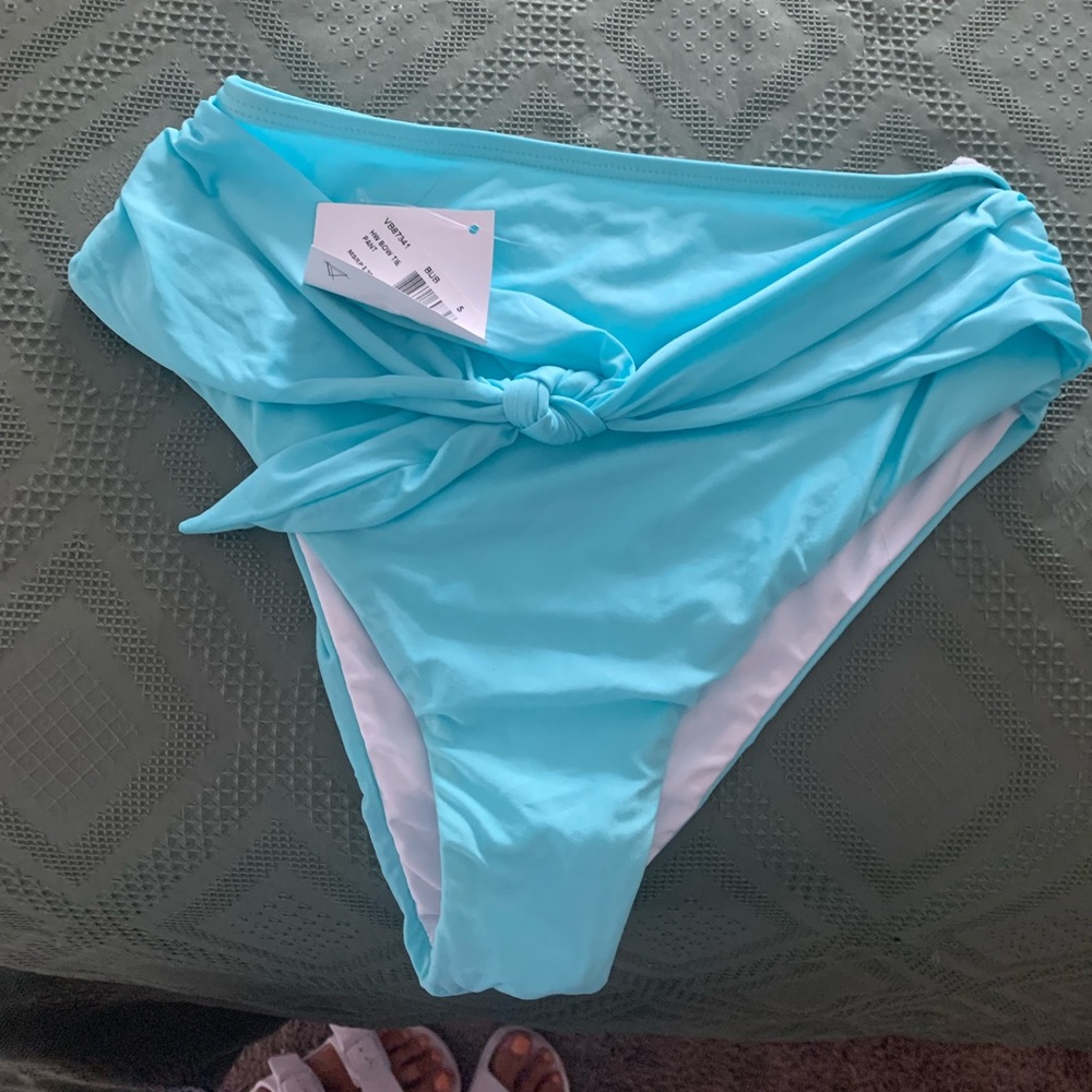 Never worn bikini high waisted bottoms